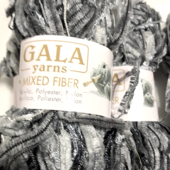 8 SKEINS SPECIALTY YARN. NEW - Picture 2 of 4